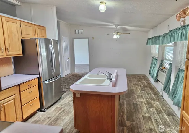 Photo 4 of Manufactured home for sale at 8 Heritage Blvd, Longview, WA 98632 | MLS# NWM2579255 | Listing updated on 2026-09-25