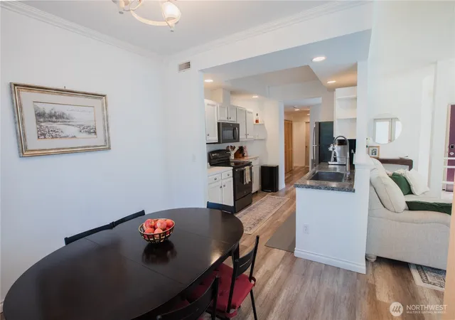 Photo 3 of Condo for sale at 4714 Ml Pond Dr SE #401, Auburn, WA 98092 | MLS# NWM2579261 | Listing updated on 2026-09-18