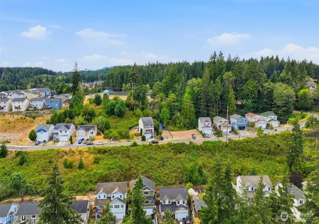 Photo 4 of Sale Pending at 1645 Sound Ridge Dr, Bremerton, WA 98312 | MLS# NWM2579271 | Listing updated on 2026-10-01