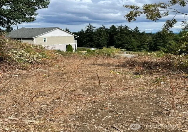 Photo 3 of Sale Pending at 1657 Sound Ridge Dr, Bremerton, WA 98312 | MLS# NWM2579280 | Listing updated on 2026-10-01