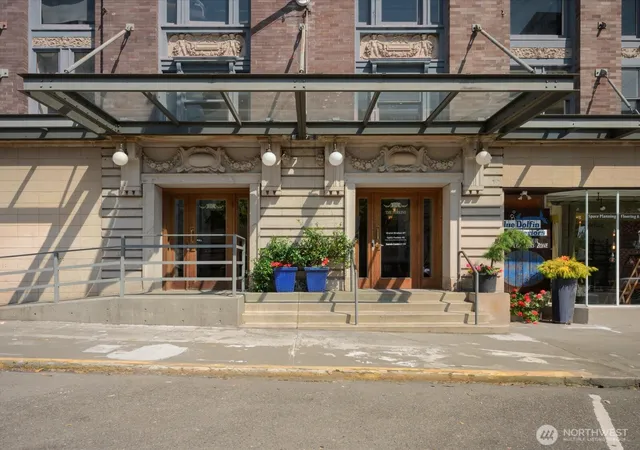 Photo 3 of Condo for sale at 1101 A St #701, Tacoma, WA 98402 | MLS# NWM2579309 | Listing updated on 2026-10-01