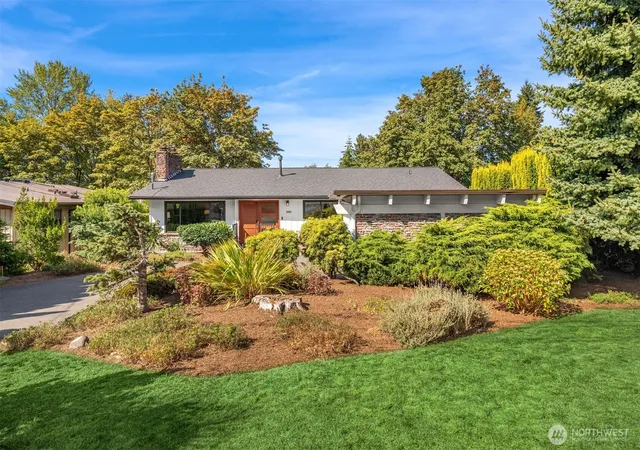 Photo 2 of Single family home for sale at 5203 111th Avenue Ne, Kirkland, WA 98033 | MLS# NWM2579311 | Listing updated on 2026-10-01