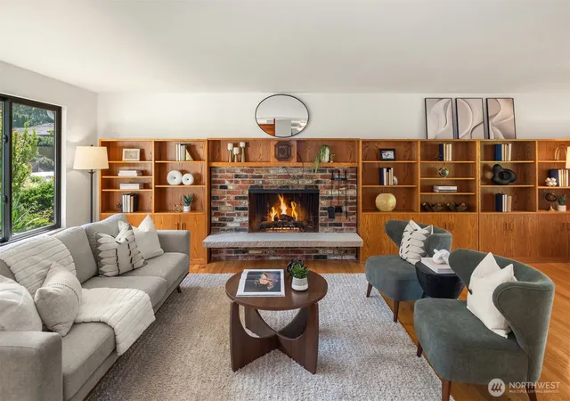 Photo 4 of Single family home for sale at 5203 111th Avenue NE, Kirkland, WA 98033 | MLS# NWM2579311 | Listing updated on 2026-10-01