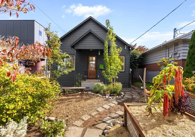 Photo 3 of Single family home for sale at 4430 29th Avenue W, Seattle, WA 98199 | MLS# NWM2579334 | Listing updated on 2026-10-01