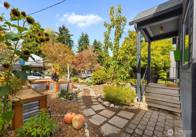 Photo 3 of Single family home for sale at 4430 29th Avenue W, Seattle, WA 98199 | MLS# NWM2579334 | Listing updated on 2026-10-01