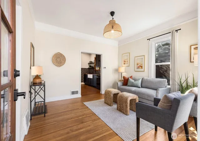 Photo 4 of Single family home for sale at 4430 29th Avenue W, Seattle, WA 98199 | MLS# NWM2579334 | Listing updated on 2026-10-01
