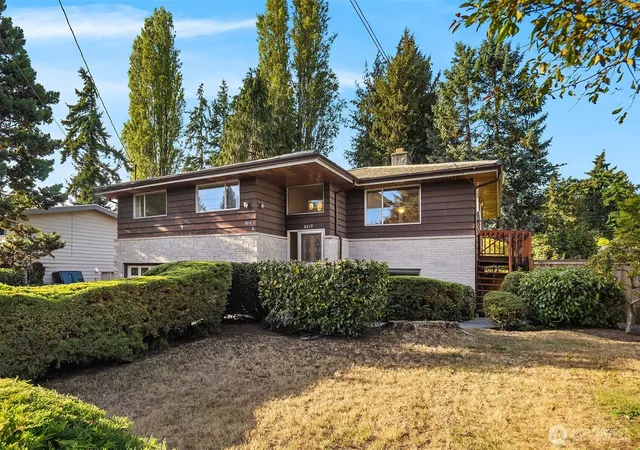 Photo 2 of Single family home for sale at 8619 Maple Ln, Edmonds, WA 98026 | MLS# NWM2579352 | Listing updated on 2026-10-01