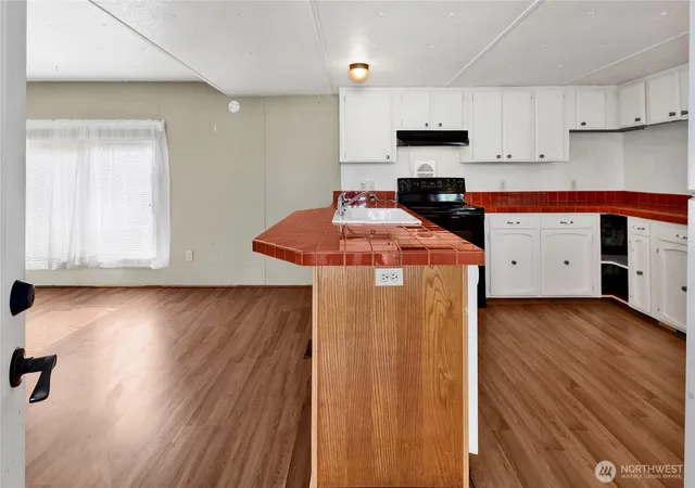 Photo 4 of Manufactured home for sale at 2400 Donovan Ave #37, Bellingham, WA 98225 | MLS# NWM2579373 | Listing updated on 2026-10-01