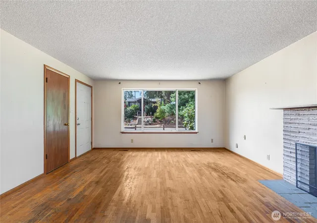 Photo 3 of Sale Pending at 8400 32nd Avenue Sw, Seattle, WA 98126 | MLS# NWM2579386 | Listing updated on 2026-09-22