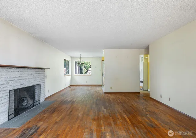 Photo 4 of Sale Pending at 8400 32nd Avenue SW, Seattle, WA 98126 | MLS# NWM2579386 | Listing updated on 2026-09-22