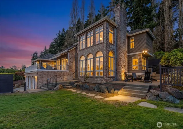 Photo 2 of Sale Pending at 4550 49th Avenue Ne, Seattle, WA 98105 | MLS# NWM2579388 | Listing updated on 2026-10-13