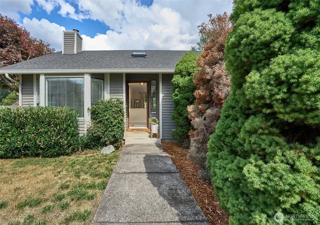 Photo 2 of Single family home for sale at 26336 220th Place Se, Maple Valley, WA 98038 | MLS# NWM2579394 | Listing updated on 2026-09-30