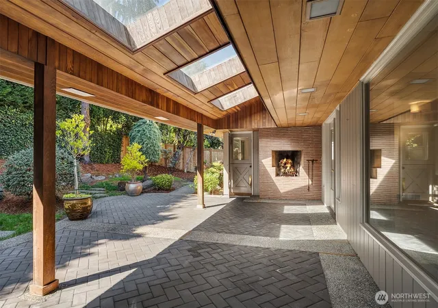 Photo 3 of Single family home for sale at 1425 Broadmoor Dr E, Seattle, WA 98112 | MLS# NWM2579399 | Listing updated on 2026-09-22