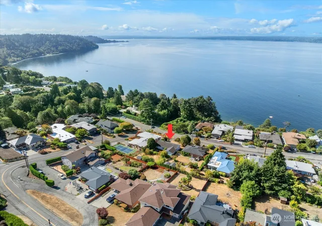 Photo 2 of Sale Pending at 12286 Shorewood Dr Sw, Burien, WA 98146 | MLS# NWM2579403 | Listing updated on 2026-10-01