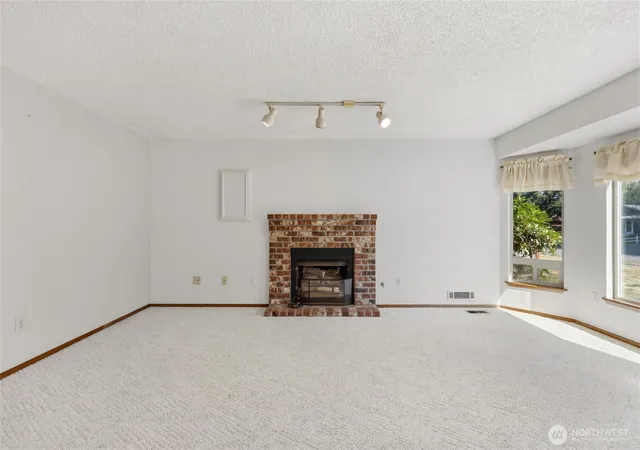 Photo 4 of Sale Pending at 2904 11th Street SE, Puyallup, WA 98374 | MLS# NWM2579415 | Listing updated on 2026-09-25