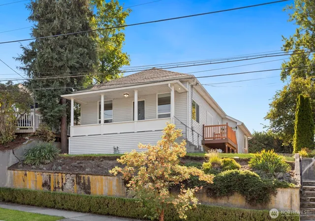 Photo 1 of Single family home for sale at 5563 Kenwood Pl N, Seattle, WA 98103 | MLS# NWM2579422 | Listing updated on 2026-09-30