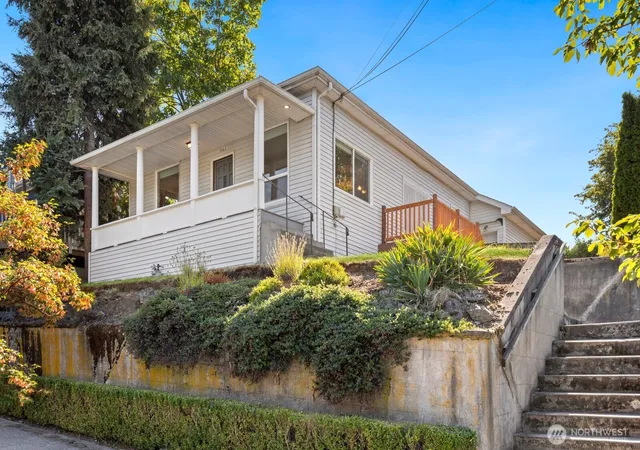 Photo 2 of Single family home for sale at 5563 Kenwood Pl N, Seattle, WA 98103 | MLS# NWM2579422 | Listing updated on 2026-09-30