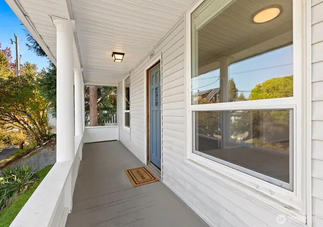 Photo 3 of Single family home for sale at 5563 Kenwood Pl N, Seattle, WA 98103 | MLS# NWM2579422 | Listing updated on 2026-09-30
