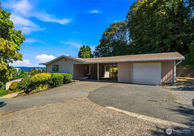 Photo 3 of Sale Pending at 214 19th Avenue Se, Puyallup, WA 98372 | MLS# NWM2579428 | Listing updated on 2026-10-09