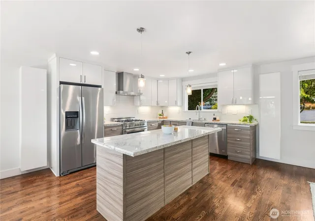Photo 2 of Single family home for sale at 6733 121st Avenue Se, Bellevue, WA 98006 | MLS# NWM2579439 | Listing updated on 2026-09-29