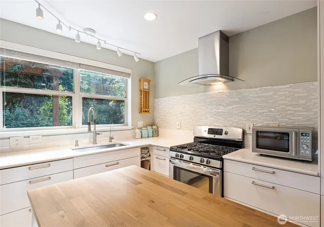 Photo 3 of Townhouse for sale at 6000 17th Avenue SW #23, Seattle, WA 98106 | MLS# NWM2579458 | Listing updated on 2026-09-30