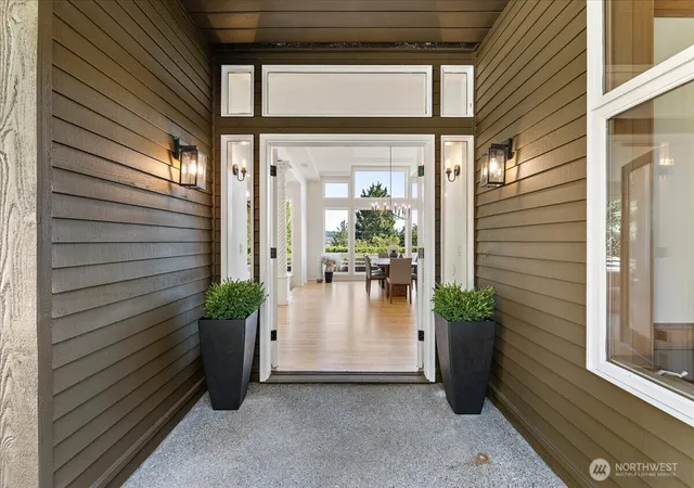 Photo 2 of Single family home for sale at 9095 Se 79th Street, Mercer Island, WA 98040 | MLS# NWM2579459 | Listing updated on 2026-09-30