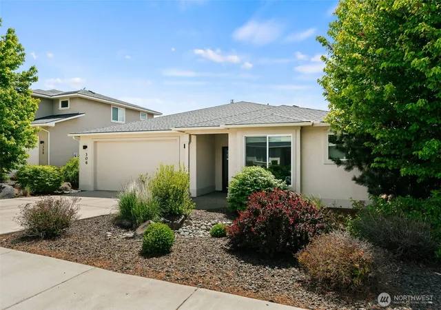 Photo 3 of Single family home for sale at 306 E Chason Ave, Ellensburg, WA 98926 | MLS# NWM2579476 | Listing updated on 2026-09-29