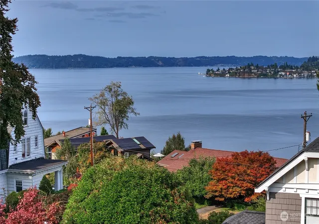 Photo 3 of Sale Pending at 424 N C St, Tacoma, WA 98403 | MLS# NWM2579497 | Listing updated on 2026-09-25