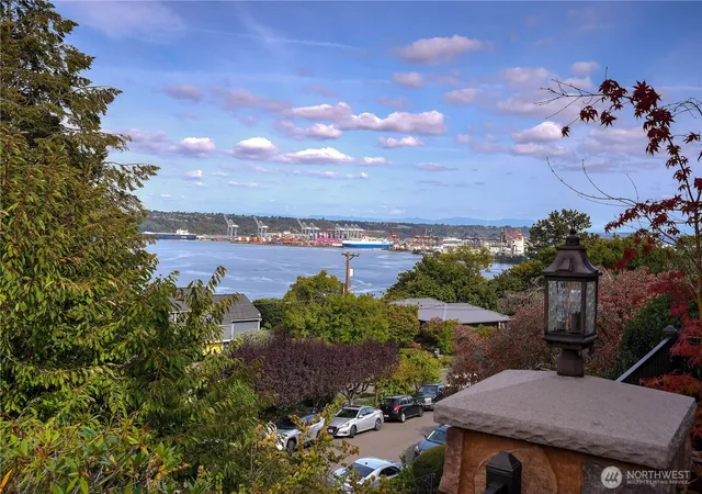 Photo 4 of Sale Pending at 424 N C St, Tacoma, WA 98403 | MLS# NWM2579497 | Listing updated on 2026-09-25