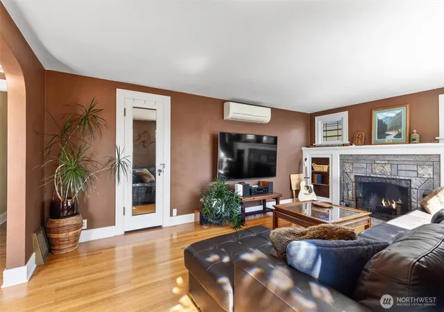 Photo 3 of Townhouse for sale at 712 NW 65th Street, Seattle, WA 98117 | MLS# NWM2579499 | Listing updated on 2026-10-01