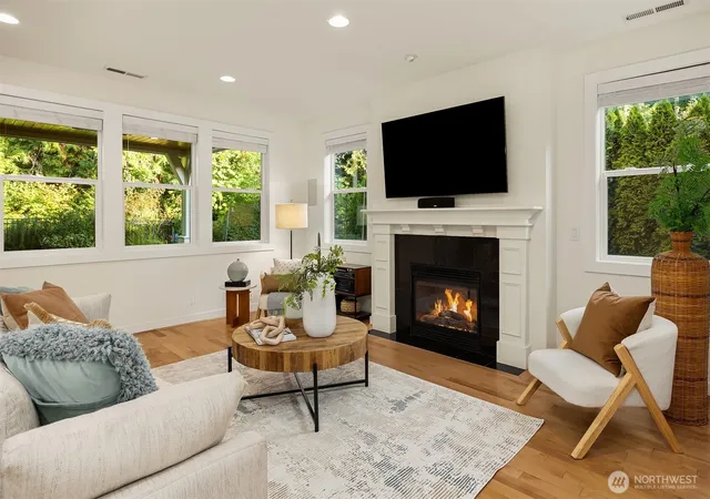 Photo 4 of Single family home for sale at 1703 NE Falls Dr, Issaquah, WA 98029 | MLS# NWM2579505 | Listing updated on 2026-10-01