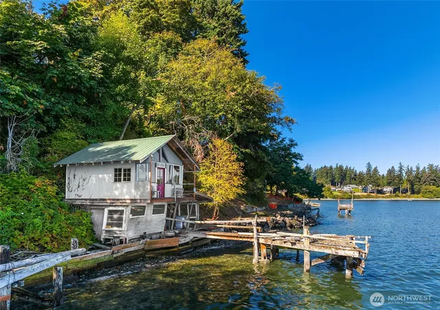 Photo 3 of Single family home for sale at 9588 Green Spot Pl NE, Bainbridge Island, WA 98110 | MLS# NWM2579526 | Listing updated on 2026-10-01