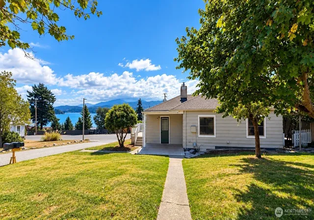 Photo 1 of Sale Pending at 419 Northshore Dr, Bellingham, WA 98226 | MLS# NWM2579568 | Listing updated on 2026-09-26