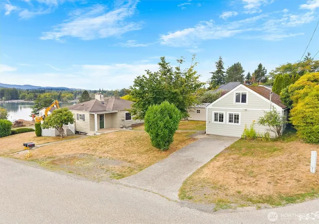 Photo 3 of Sale Pending at 419 Northshore Dr, Bellingham, WA 98226 | MLS# NWM2579568 | Listing updated on 2026-09-26