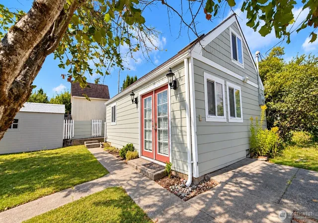 Photo 4 of Sale Pending at 419 Northshore Dr, Bellingham, WA 98226 | MLS# NWM2579568 | Listing updated on 2026-09-26