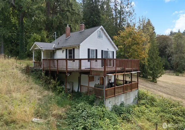 Photo 2 of Single family home for sale at 4125 Tracyton Beach Rd Nw, Bremerton, WA 98310 | MLS# NWM2579572 | Listing updated on 2026-09-23