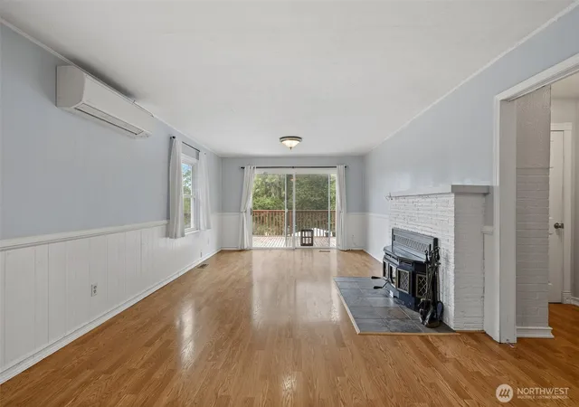 Photo 3 of Single family home for sale at 4125 Tracyton Beach Rd NW, Bremerton, WA 98310 | MLS# NWM2579572 | Listing updated on 2026-09-23