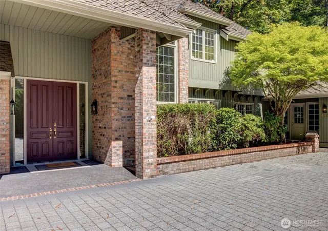Photo 2 of Single family home for sale at 8140 Evergreen Ln, Mercer Island, WA 98040 | MLS# NWM2579580 | Listing updated on 2026-10-01