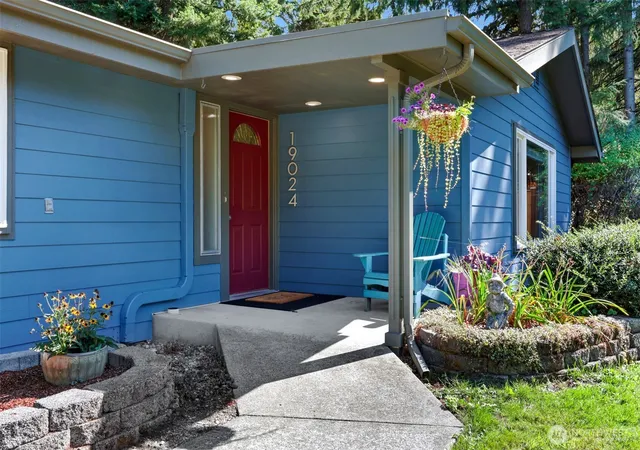 Photo 2 of Single family home for sale at 19024 140th Avenue Se, Renton, WA 98058 | MLS# NWM2579581 | Listing updated on 2026-10-02