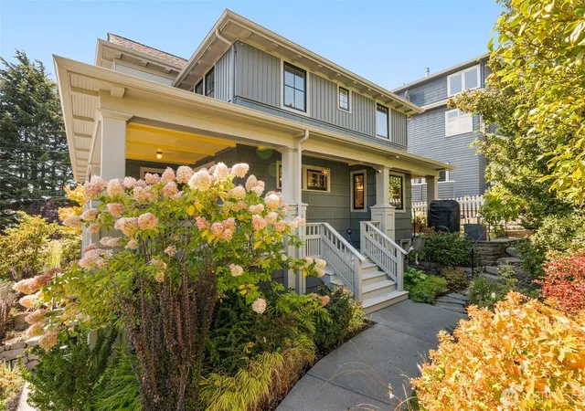 Photo 3 of Sale Pending at 1107 4th Avenue N, Seattle, WA 98109 | MLS# NWM2579582 | Listing updated on 2026-09-27