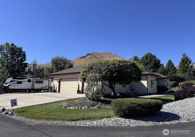 Photo 1 of Single family home for sale at 108 N Western Ave, Wenatchee, WA 98801 | MLS# NWM2579587 | Listing updated on 2026-10-01