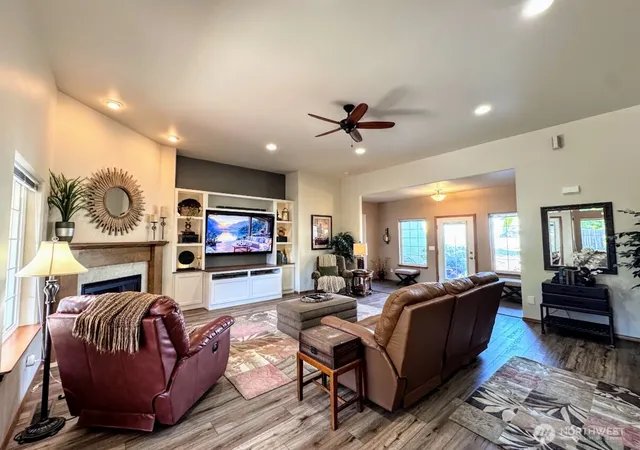 Photo 2 of Single family home for sale at 108 N Western Ave, Wenatchee, WA 98801 | MLS# NWM2579587 | Listing updated on 2026-10-01