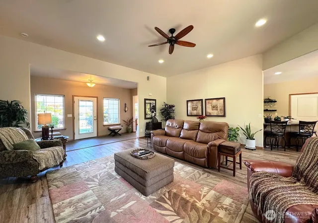 Photo 3 of Single family home for sale at 108 N Western Ave, Wenatchee, WA 98801 | MLS# NWM2579587 | Listing updated on 2026-10-01
