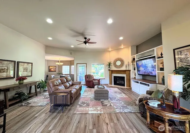 Photo 3 of Single family home for sale at 108 N Western Ave, Wenatchee, WA 98801 | MLS# NWM2579587 | Listing updated on 2026-10-01