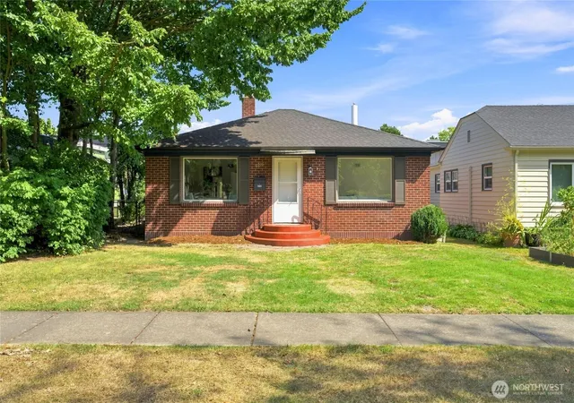 Photo 1 of Single family home for sale at 2216 Elizabeth St, Bellingham, WA 98225 | MLS# NWM2579643 | Listing updated on 2026-09-22