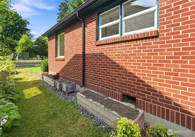 Photo 3 of Single family home for sale at 2216 Elizabeth St, Bellingham, WA 98225 | MLS# NWM2579643 | Listing updated on 2026-09-22