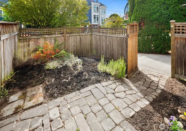 Photo 2 of Townhouse for sale at 350 Nw B 76th St, Seattle, WA 98117 | MLS# NWM2579668 | Listing updated on 2026-09-26