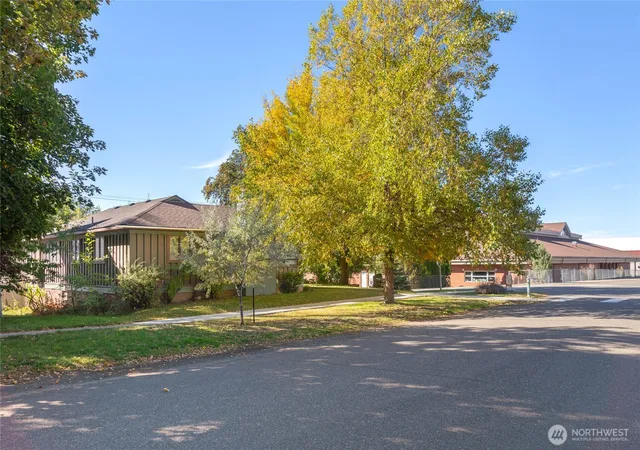 Photo 3 of Sale Pending at 300 E Birch St, Waterville, WA 98858 | MLS# NWM2579680 | Listing updated on 2026-10-15