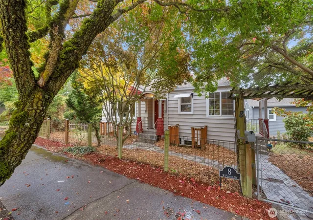 Photo 3 of Single family home for sale at 8 W Fulton St, Seattle, WA 98119 | MLS# NWM2579686 | Listing updated on 2026-09-30