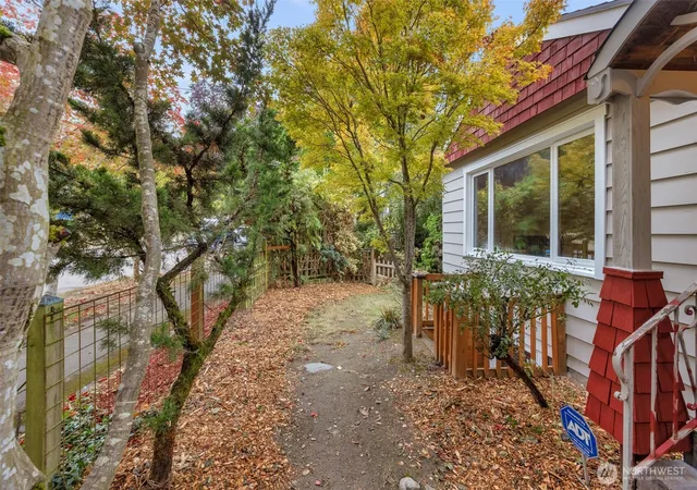 Photo 4 of Single family home for sale at 8 W Fulton St, Seattle, WA 98119 | MLS# NWM2579686 | Listing updated on 2026-09-30